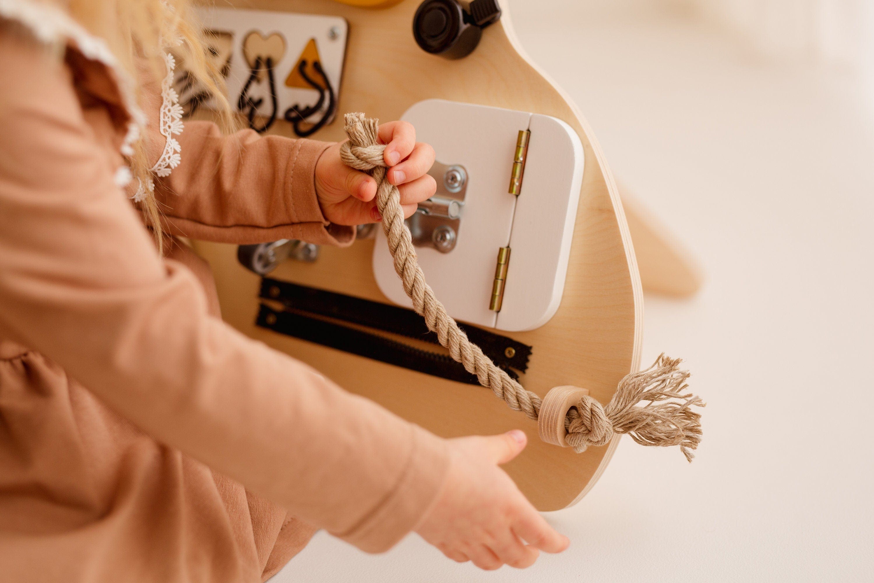 Quels accessoires mettre sur sa busy board ?