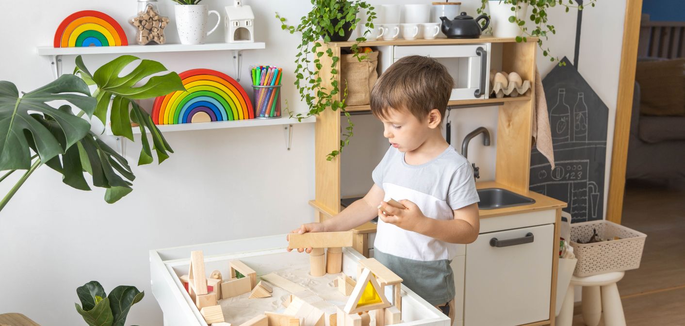 Choisir du matériel Montessori adapté à l'âge de votre enfant