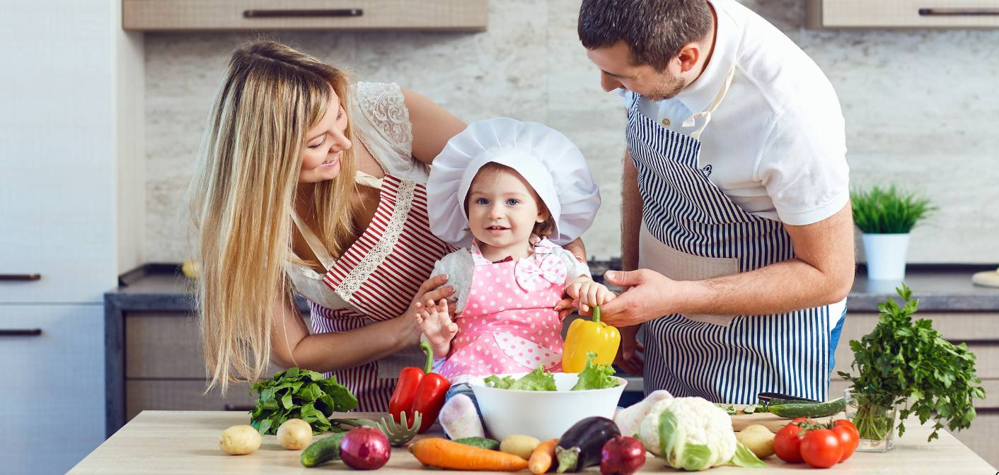 Faire participer son enfant en cuisine : pourquoi et comment ?