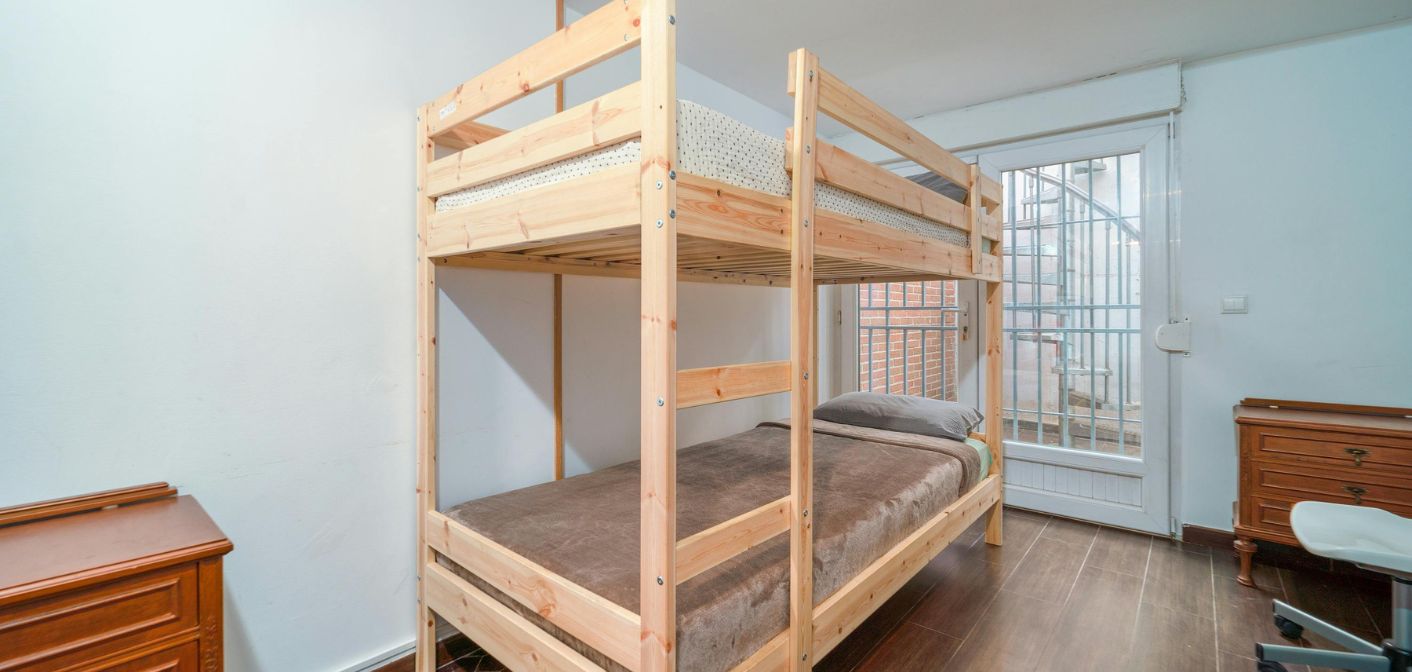 Quelle hauteur sous plafond minimum pour un lit superposé ?