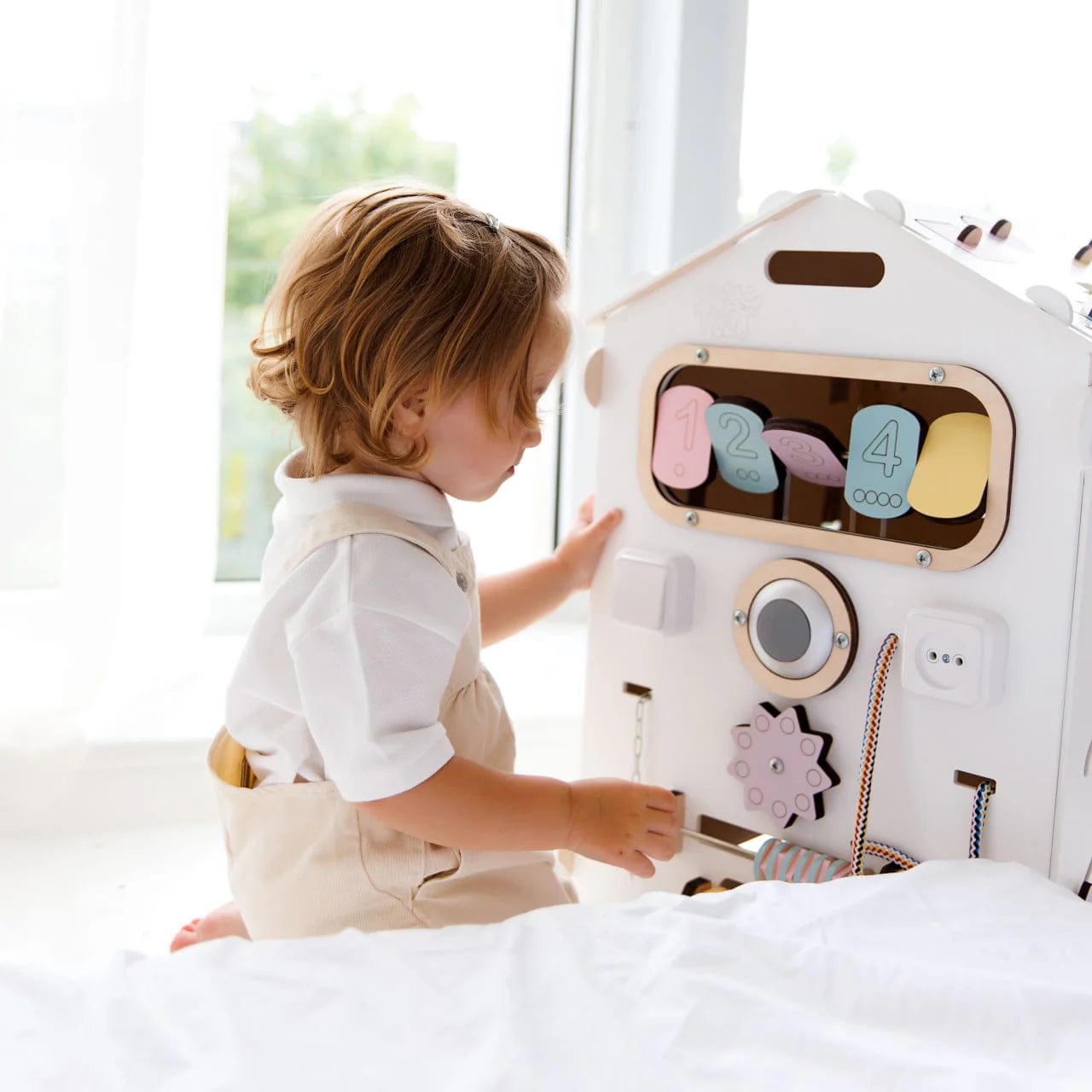 Smyles Busy Board Maison Blanche Pastel + Busy Cube